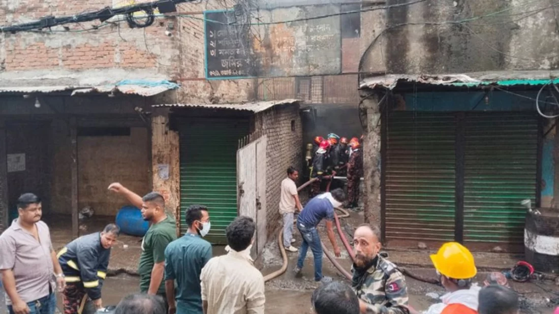 টঙ্গীতে কেমিক্যাল গুদামে ভয়াবহ অগ্নিকাণ্ড, দগ্ধ ৫